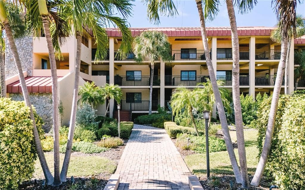 1060 PINELLAS BAYWAY S 106 photo 4
