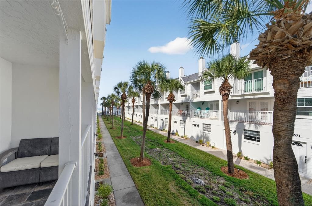 17960 GULF BOULEVARD 104 photo 23