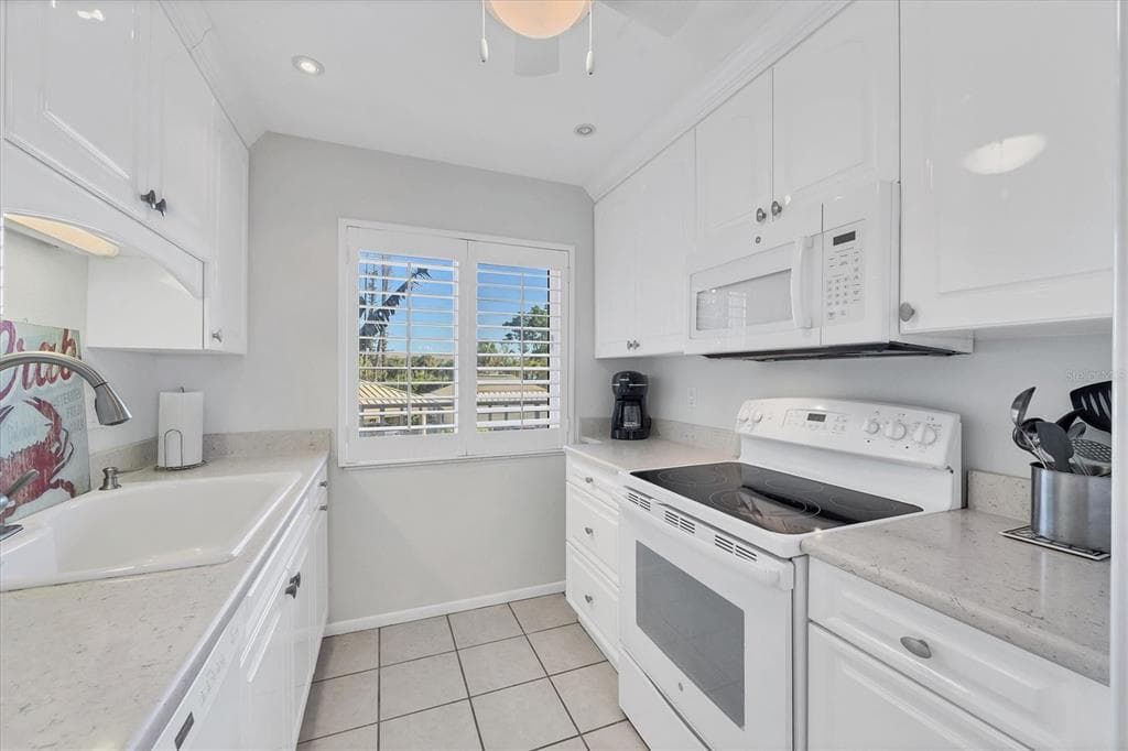 4825 GULF OF MEXICO DRIVE 202 photo 14