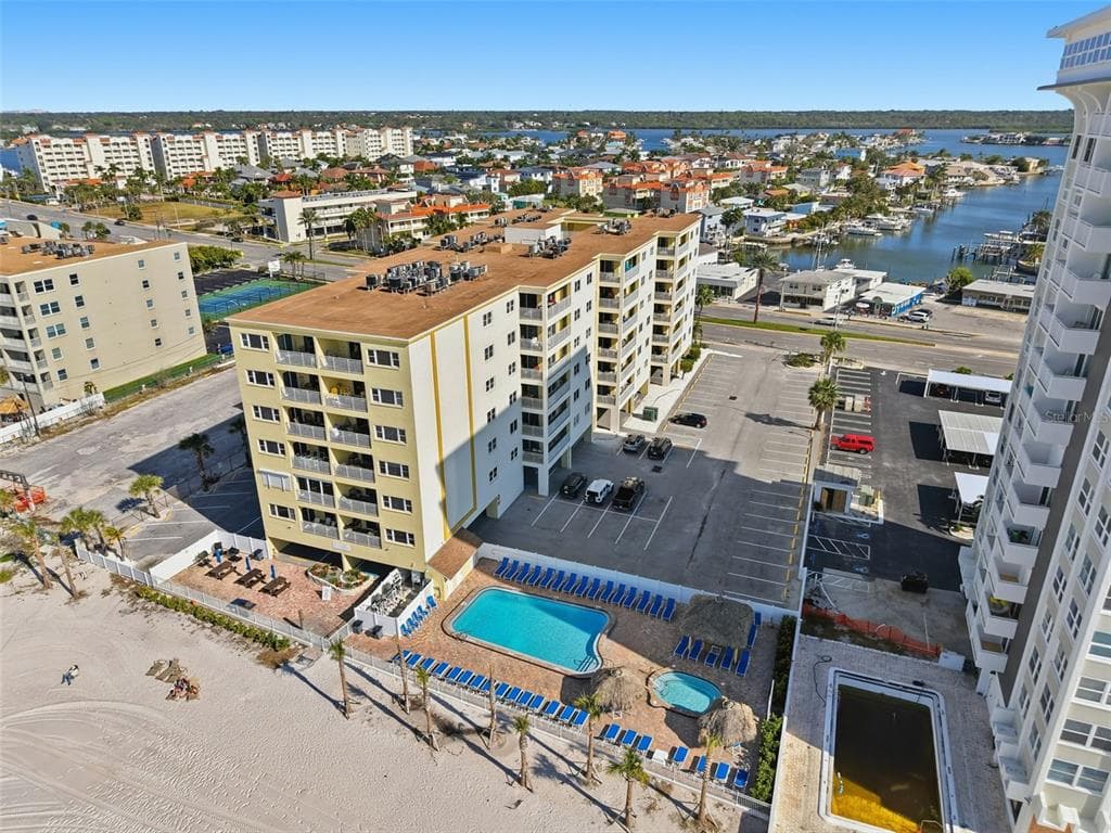 17450 GULF BOULEVARD 104 photo 3