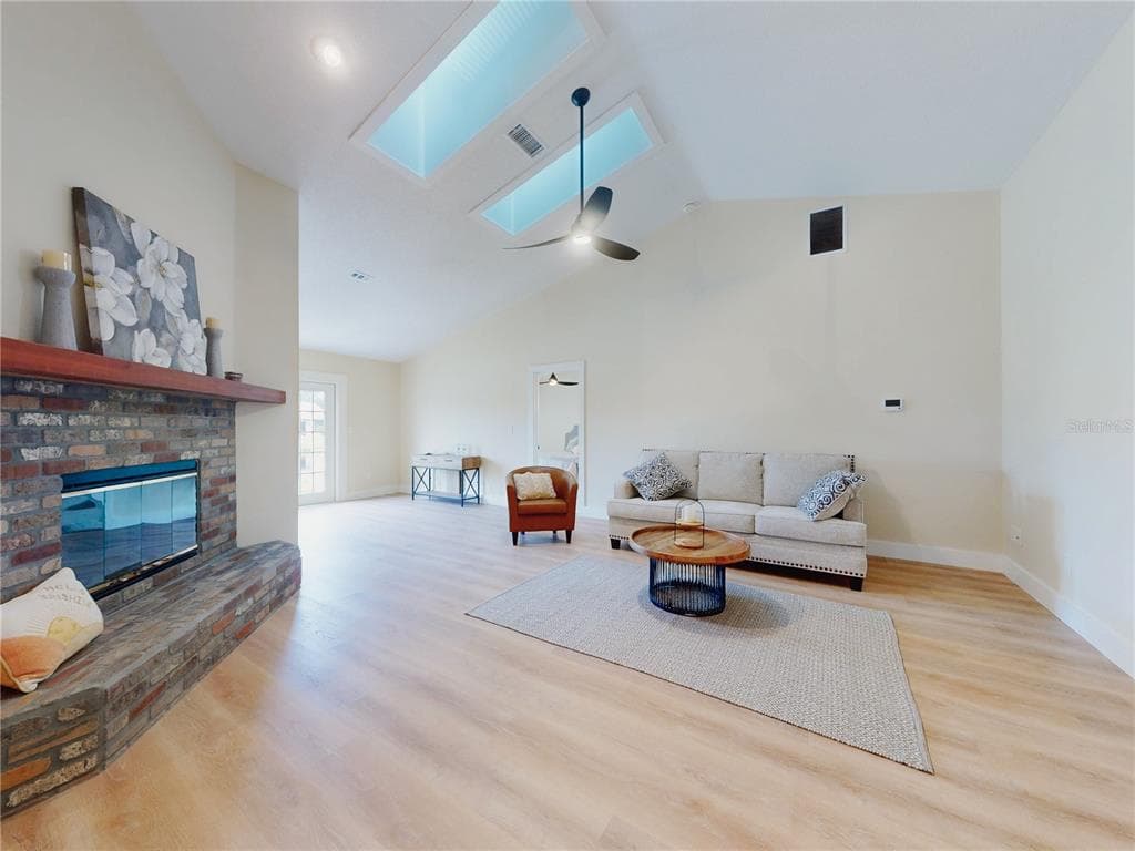 804 SOFT PINE COURT photo 5