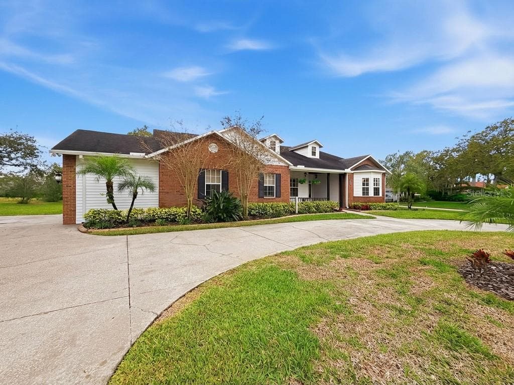 8805 CROSSWOOD COURT photo 3