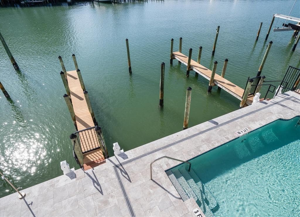 211 DOLPHIN POINT 5 photo 9