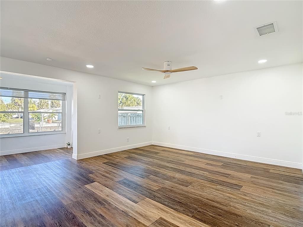 7027 MCCRAY DRIVE photo 4