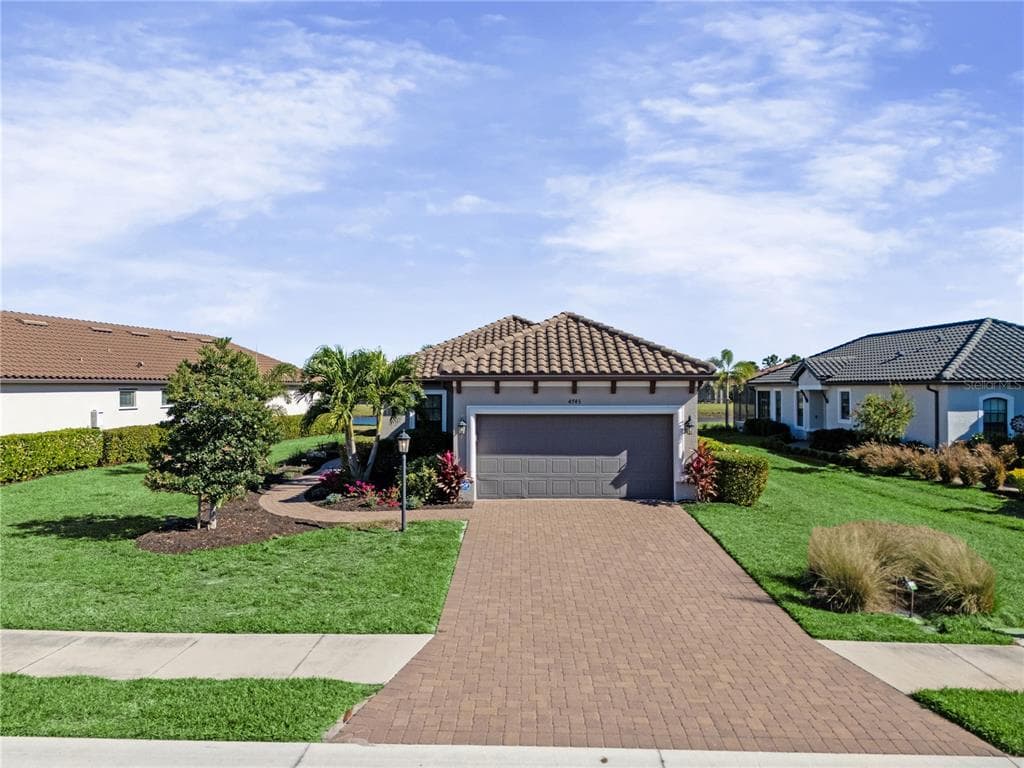 4743 MOTTA COURT photo 2