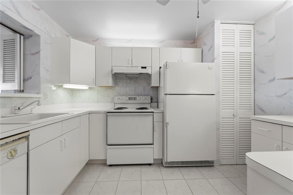 100 BLUFF VIEW DRIVE 609A photo 11