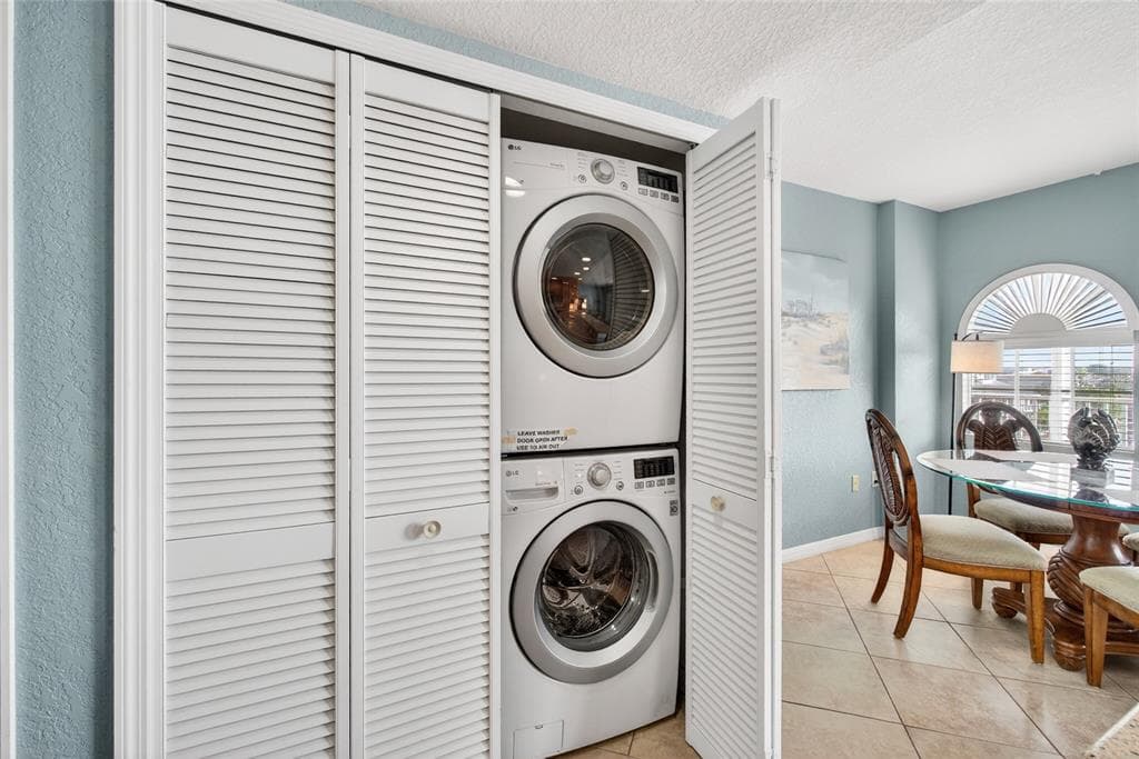 445 HAMDEN DRIVE 405 photo 16