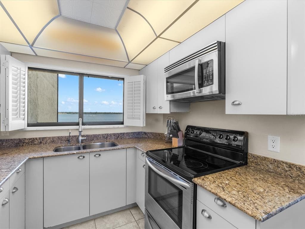 1290 GULF BOULEVARD 903 photo 17