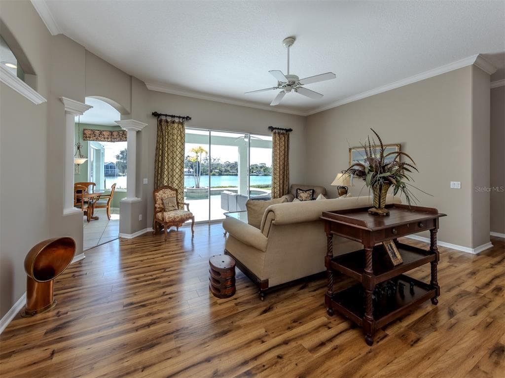 853 HILLCREST DRIVE photo 6