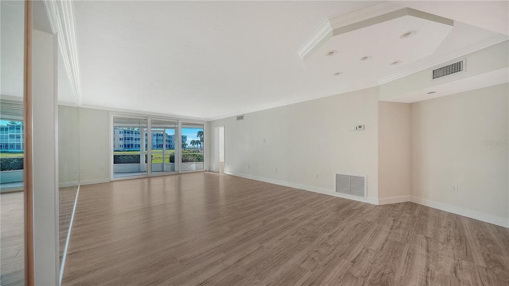 4835 GULF OF MEXICO DRIVE 106 photo 6