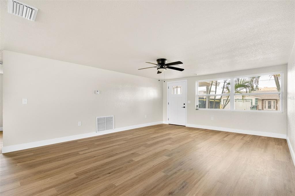 13804 VICTOR AVENUE photo 8