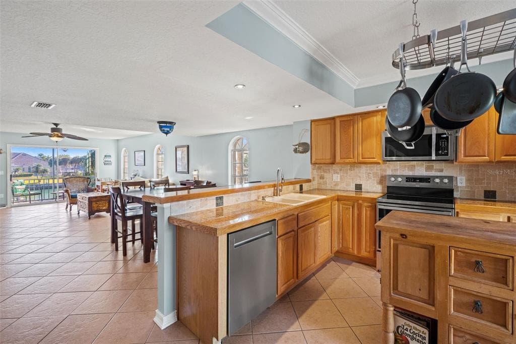 637 PINELLAS BAYWAY S 111 photo 13