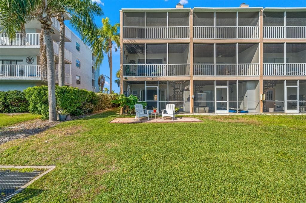 637 PINELLAS BAYWAY S 111 photo 1