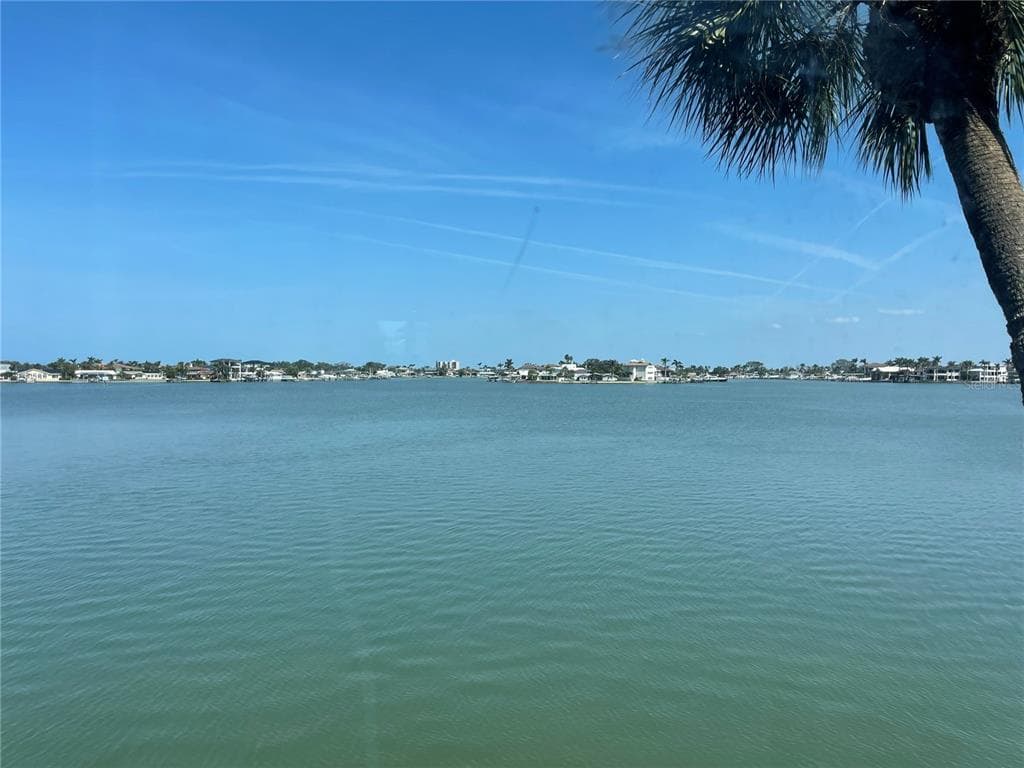 7910 SUN ISLAND DRIVE S 203 photo 2