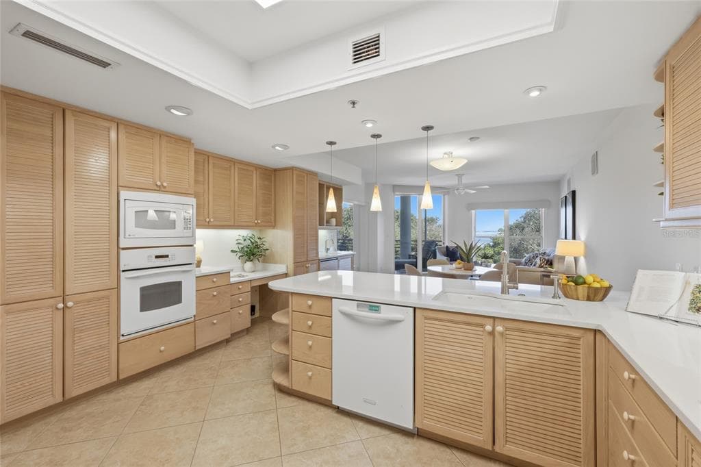2550 HARBOURSIDE DRIVE 333 photo 16