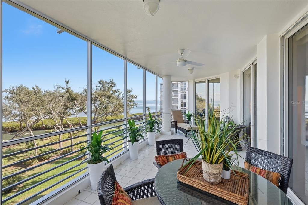 2550 HARBOURSIDE DRIVE 333 photo 1