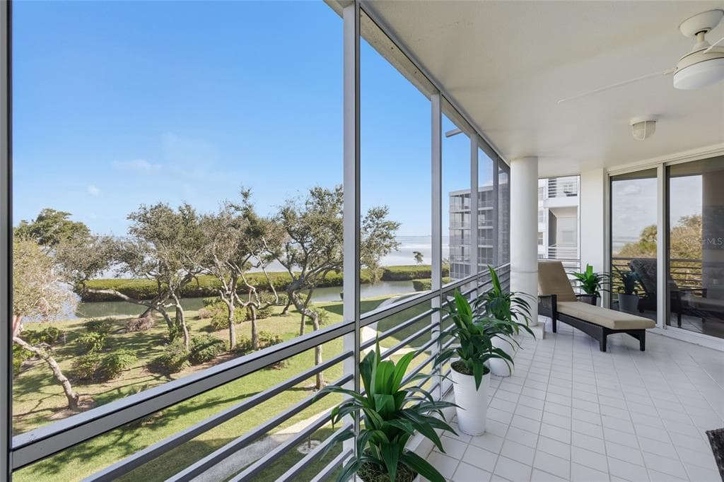2550 HARBOURSIDE DRIVE 333 photo 5