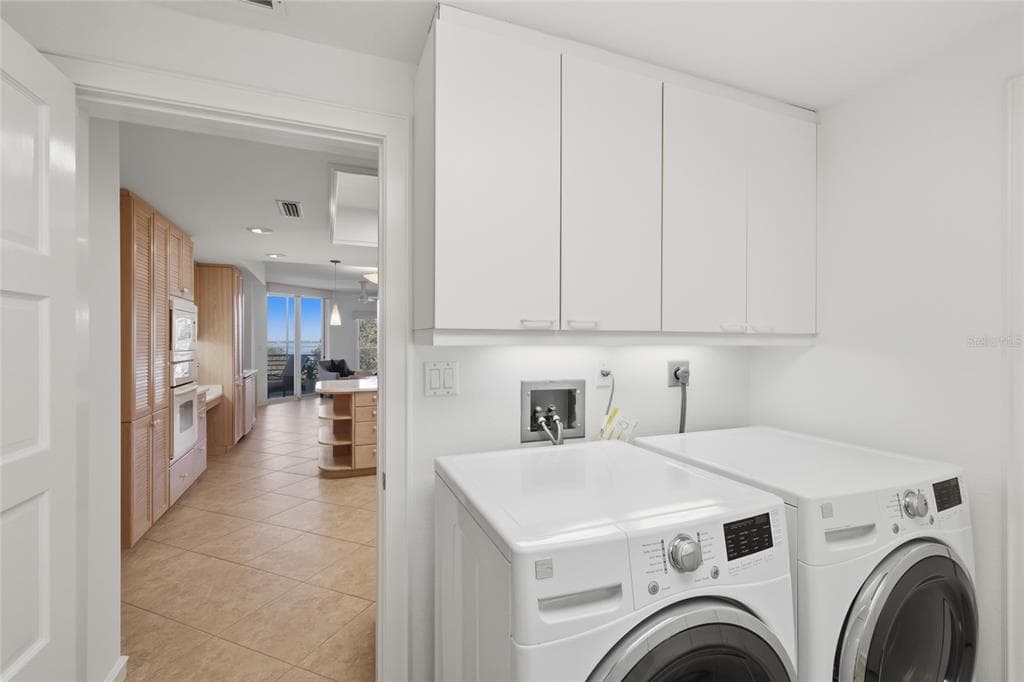 2550 HARBOURSIDE DRIVE 333 photo 24