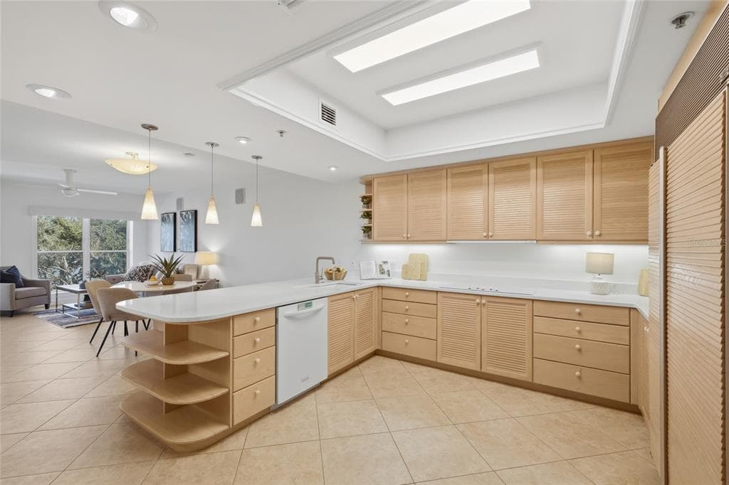 2550 HARBOURSIDE DRIVE 333 photo 14