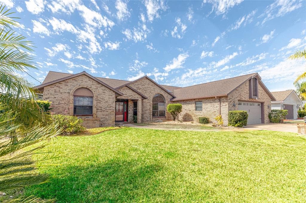 27 CHERRYTREE COURT photo 1