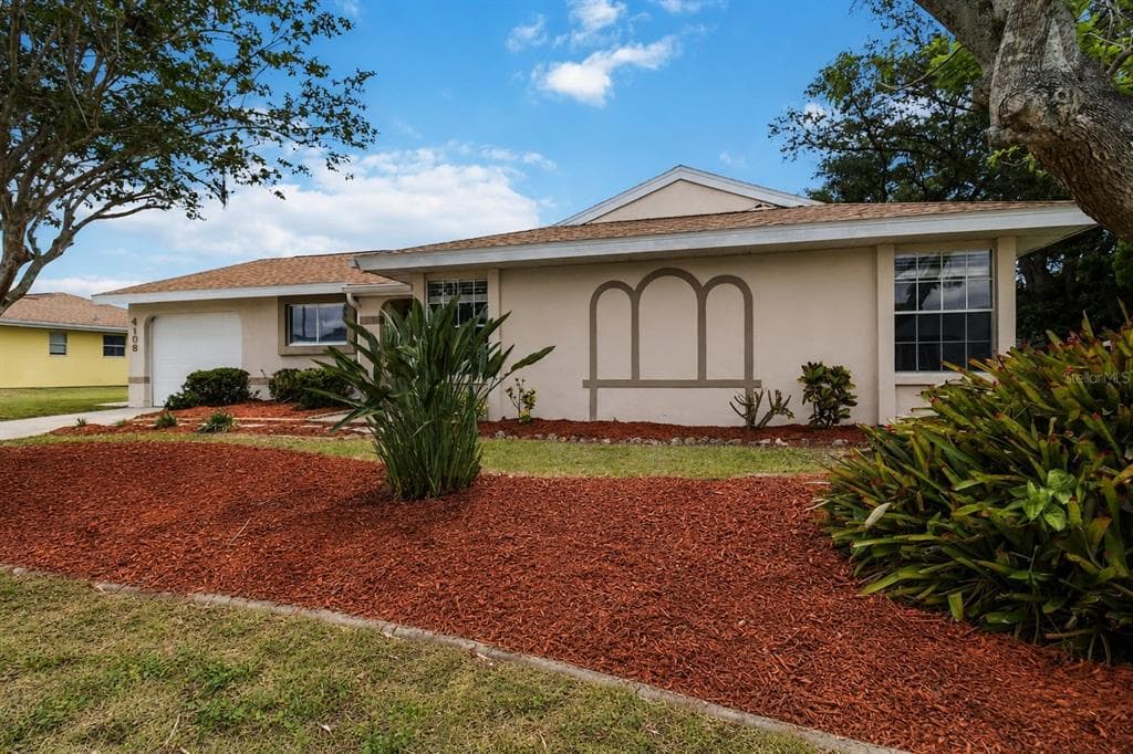 4108 ABBOTSFORD STREET photo 2