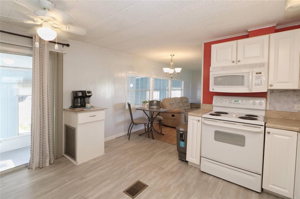 107 E SAINT JOHNS WAY photo 3