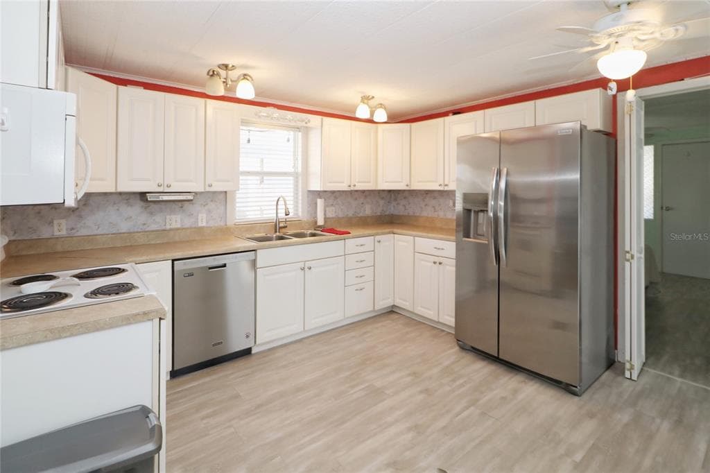 107 E SAINT JOHNS WAY photo 4