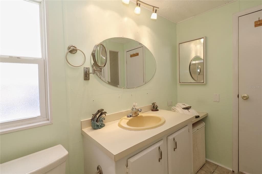 107 E SAINT JOHNS WAY photo 8
