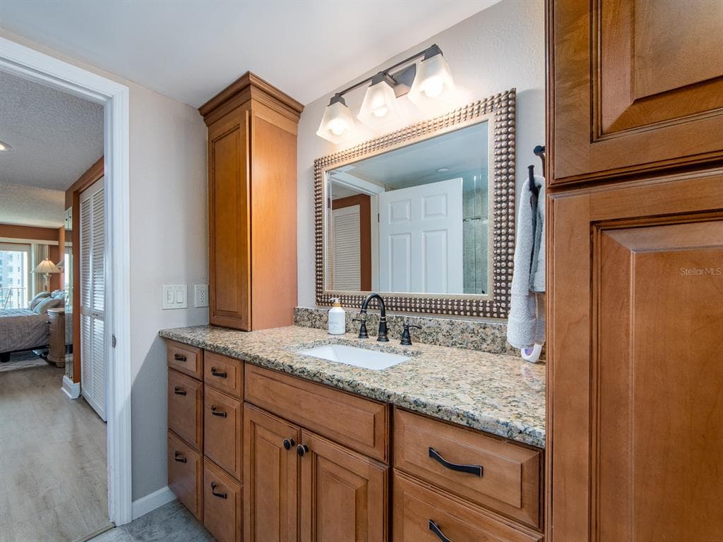 1480 GULF BOULEVARD 610 photo 22