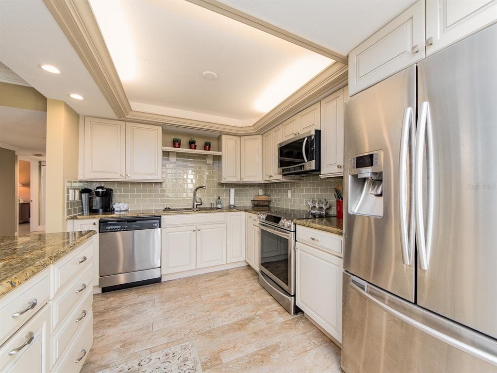 1480 GULF BOULEVARD 610 photo 7