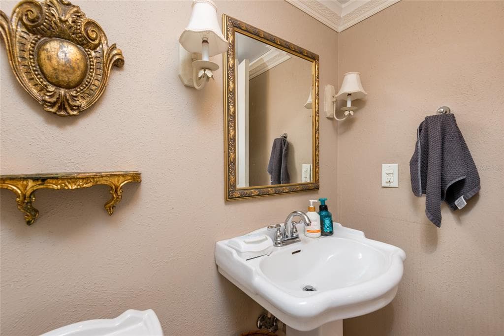 6809 TWELVE OAKS BOULEVARD photo 19