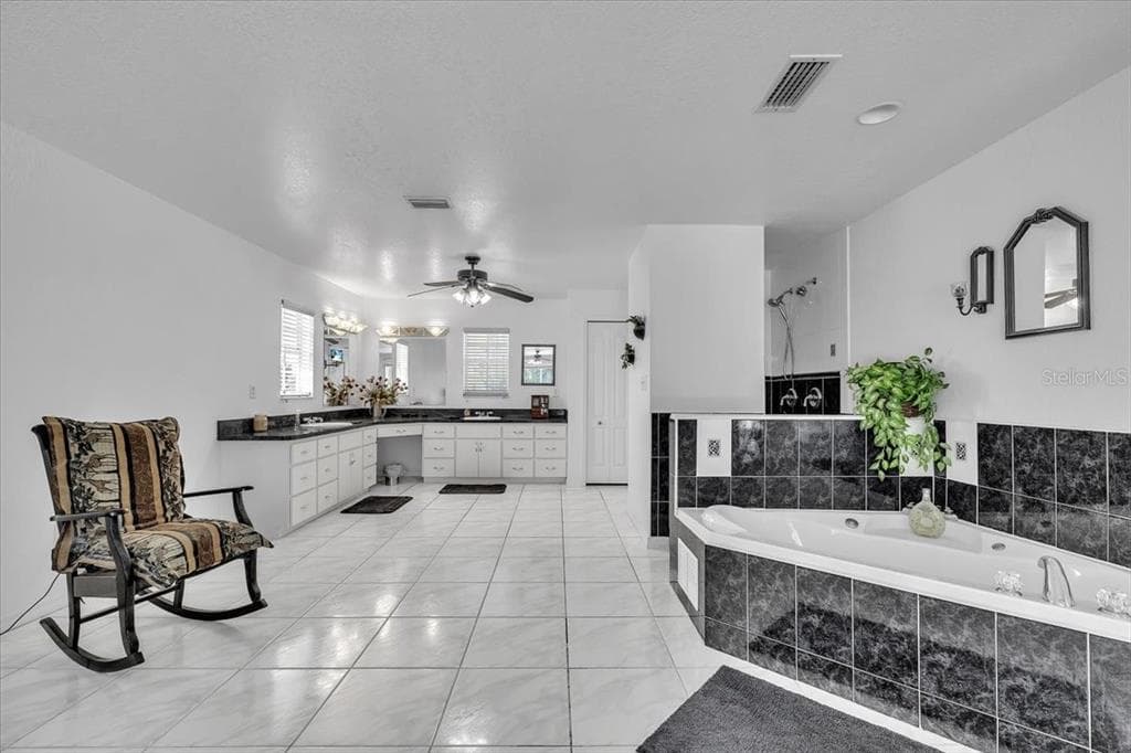 3900 COLONY COURT photo 18