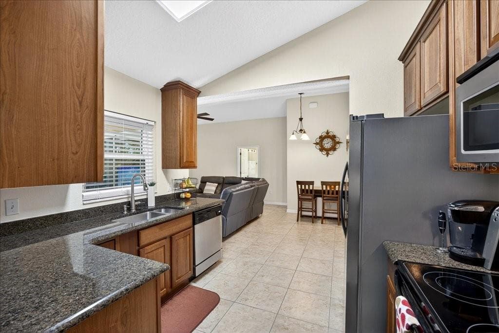 42 RUSSELL DRIVE photo 9