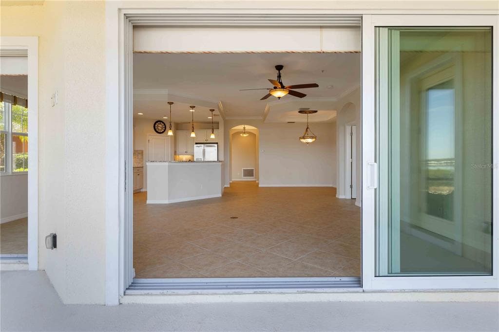 1264 RIVERSCAPE STREET B photo 18