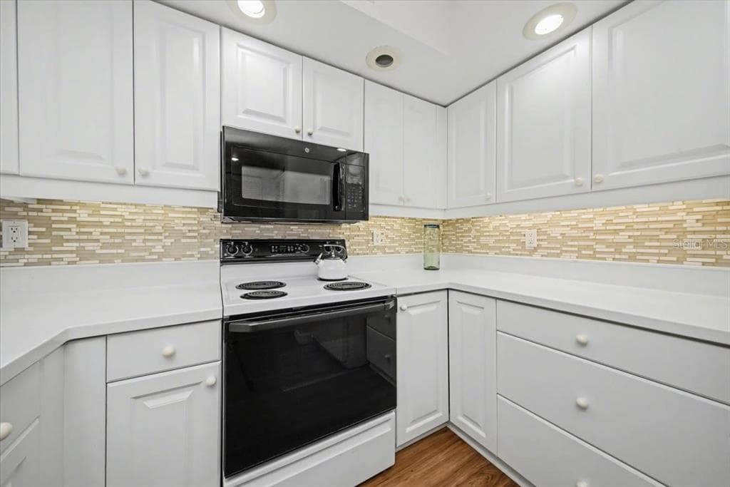 1233 EDGEWATER CIRCLE 65 photo 12