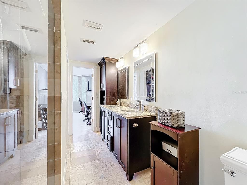 100 PIERCE STREET 910 photo 13