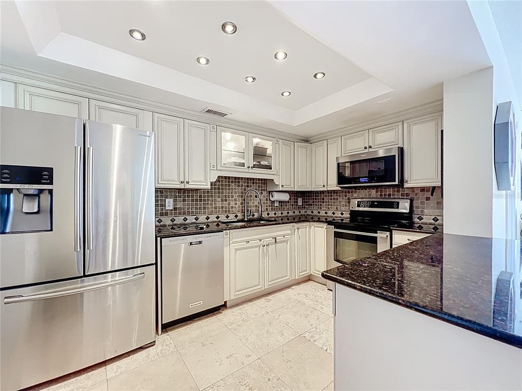 100 PIERCE STREET 910 photo 4