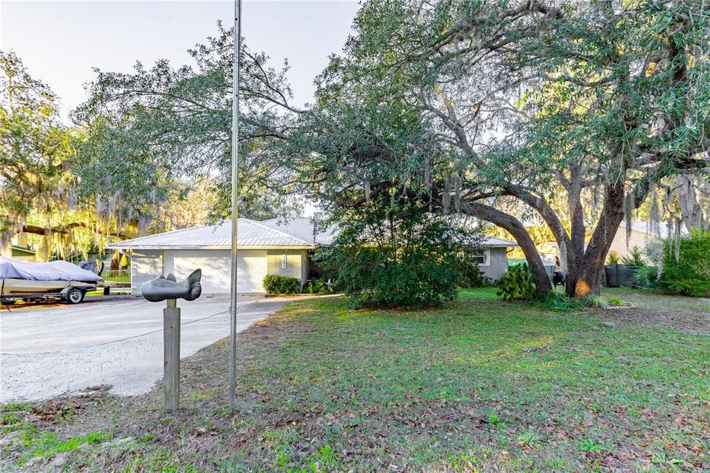 6433 LOCH LOMMOND DRIVE photo 3