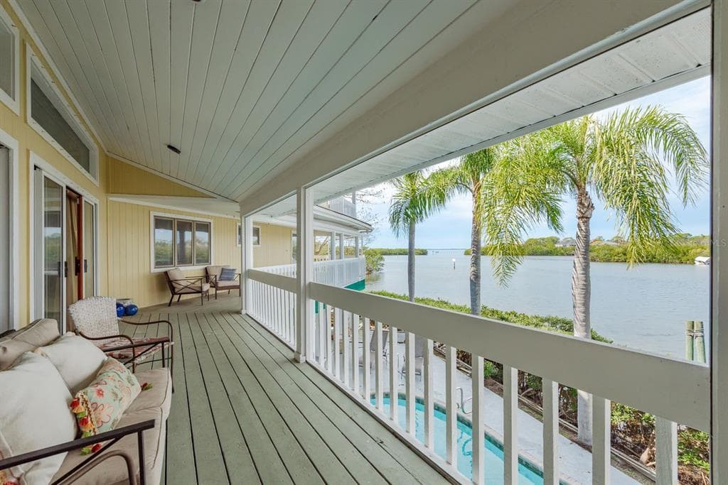 600 SOUNDVIEW DRIVE photo 4
