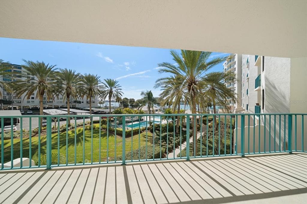 670 ISLAND WAY 304 photo 22
