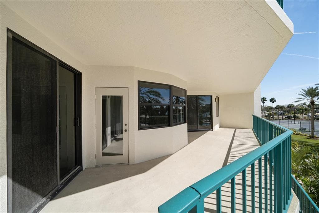670 ISLAND WAY 304 photo 18