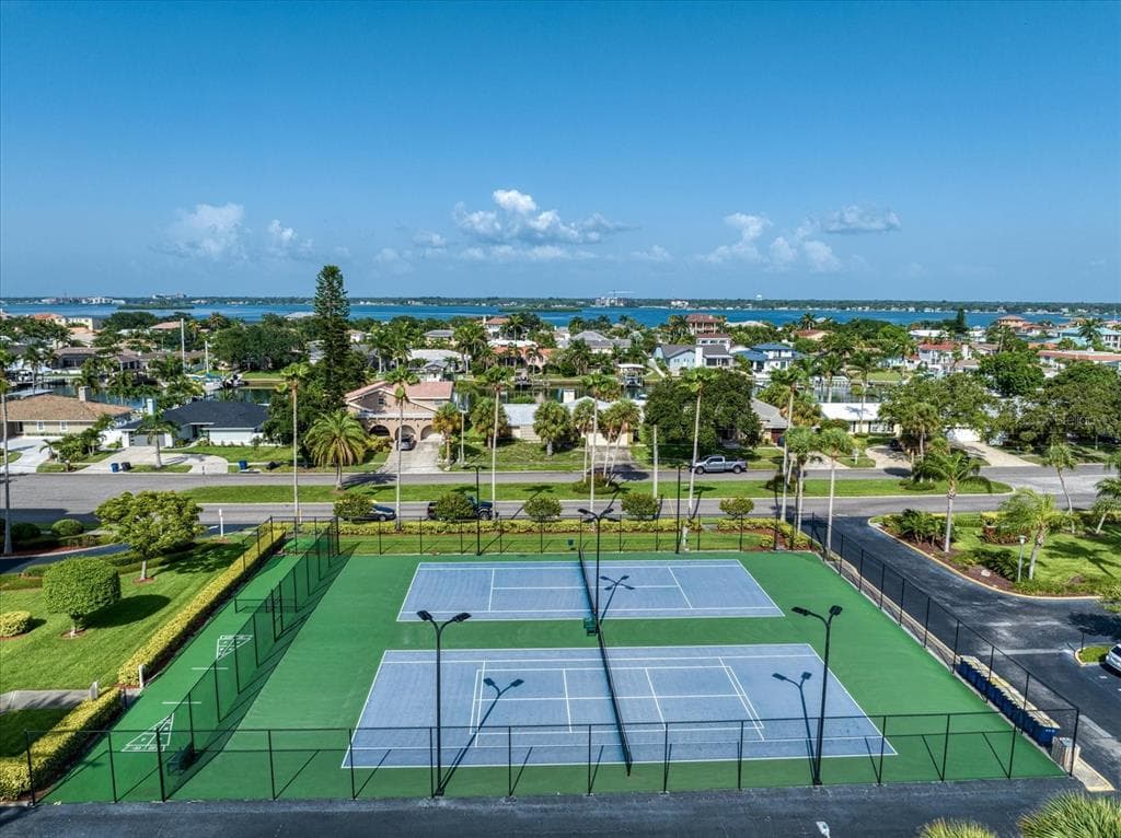 670 ISLAND WAY 304 photo 11