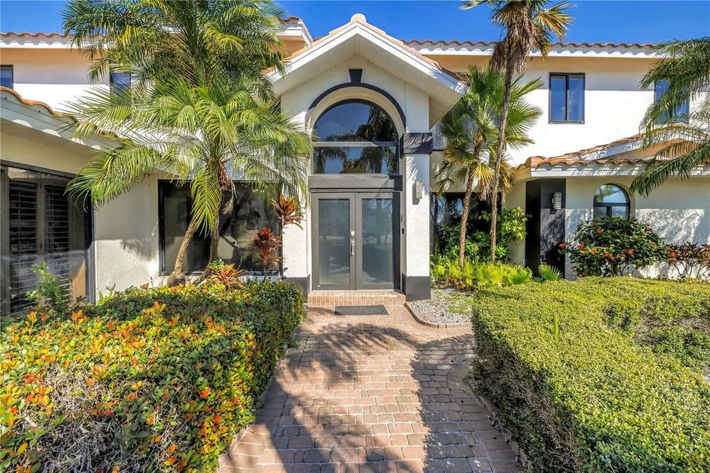 583 CRYSTAL DRIVE photo 2