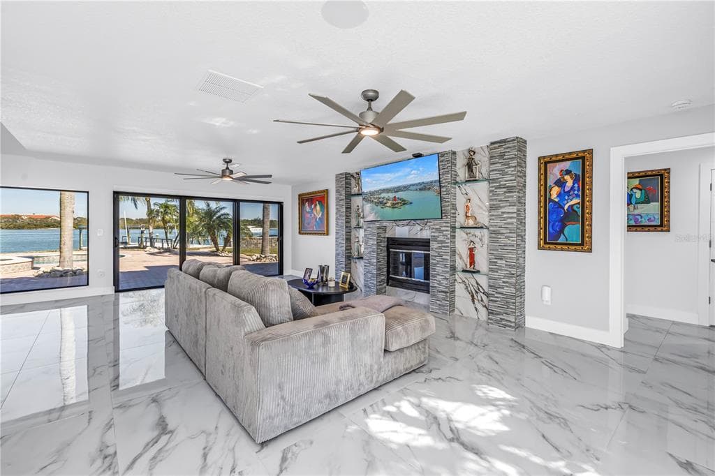 583 CRYSTAL DRIVE photo 3