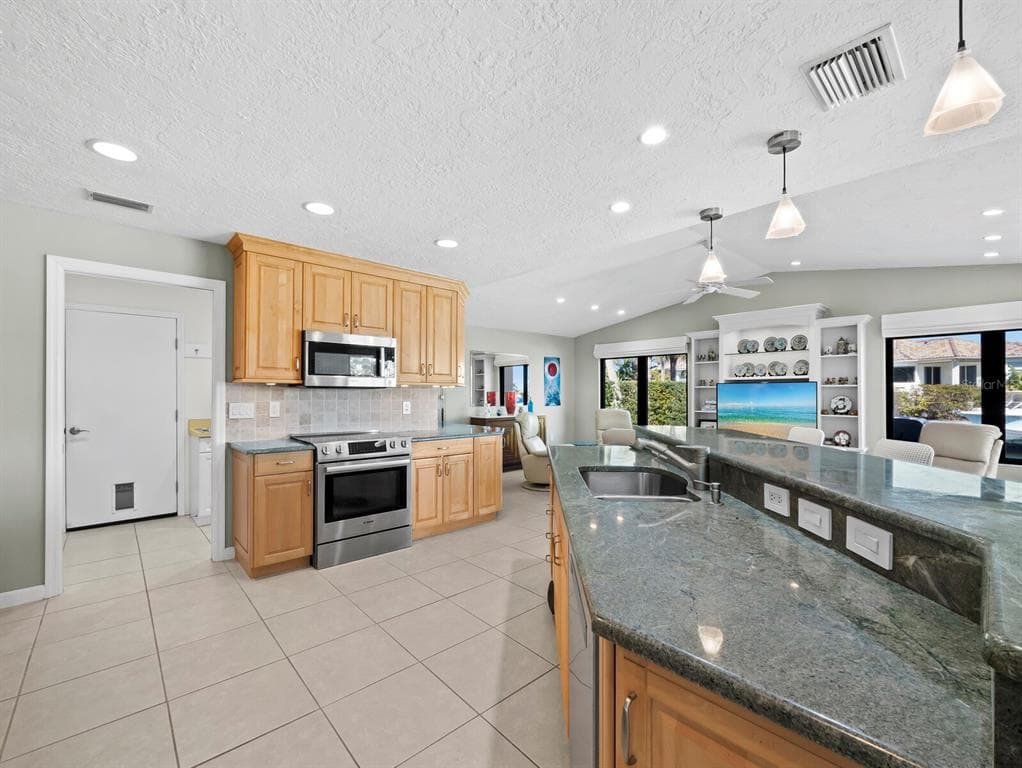 5970 EMERALD HARBOR DRIVE photo 18