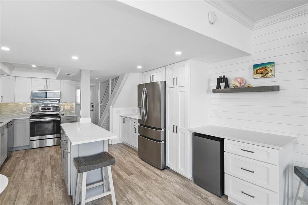 4821 SAXON DRIVE B-213 photo 13