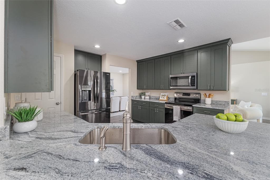 411 EDGEWATER DRIVE photo 11