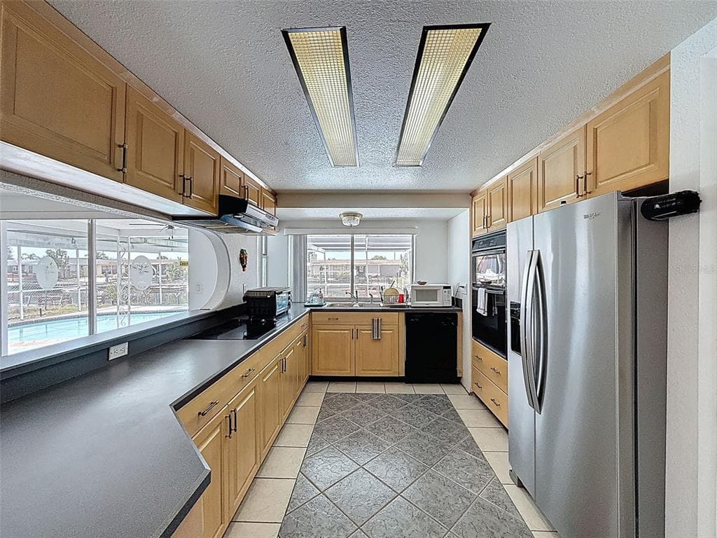 13701 VERONICA DRIVE photo 23