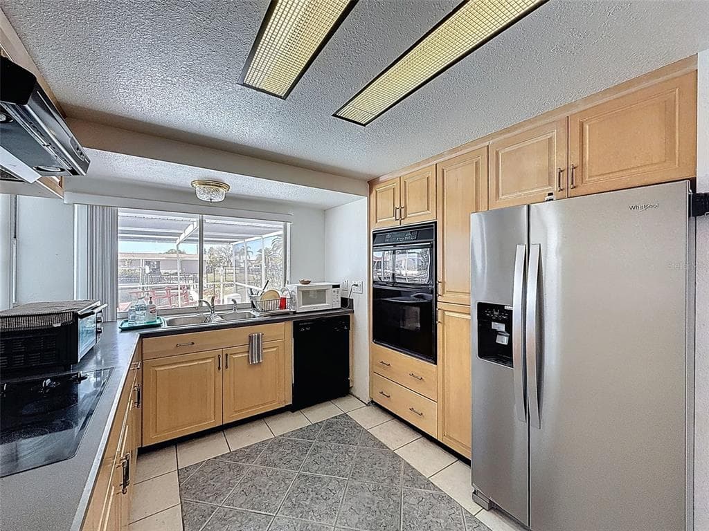 13701 VERONICA DRIVE photo 25
