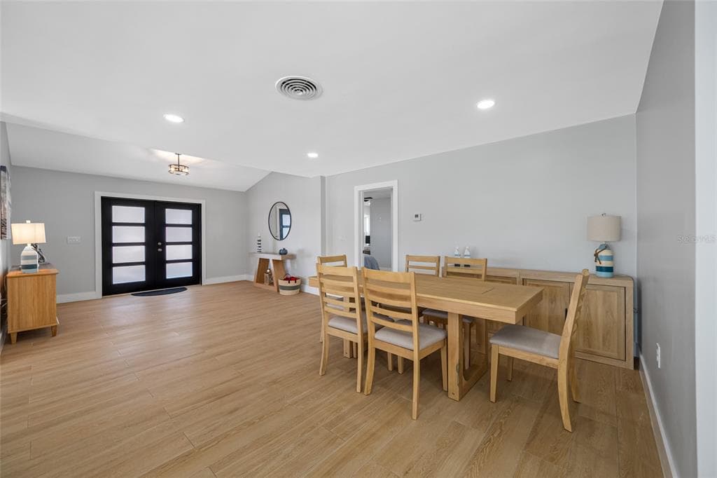 370 59TH AVENUE photo 6